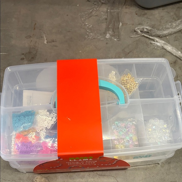 String-a-Bling Jewelry Case 2.662 pieces! - Picture 2 of 3